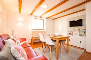 a living room with a table and a couch at Alte Scheune Koserow bei Baltic Home in Koserow