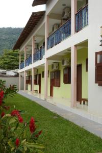 a view of the outside of a building at Pousada Cavalo Marinho Anexo in Abraão