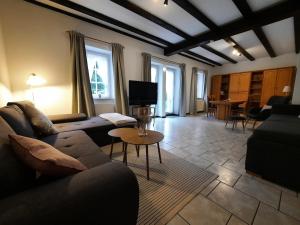 a living room with a couch and a table at Ferienhaus in Clenzer Schweiz in Clenze