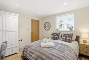 a bedroom with a bed with a towel on it at The Luxe Pool House, Westoning in Westoning +64 photos