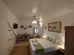 a bedroom with a bed and a table in it at Casa del porto in Lákka