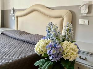 a bouquet of flowers sitting on a bed at Le Due Sorelle in Savio di Ravenna