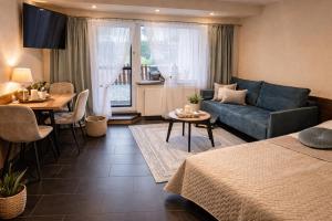 a living room with a couch and a table at Apartamenty Starka - aneks kuchenny, trasy spacerowe, szlaki turystyczne, pobyt z psem in Wisła