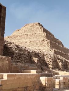 an image of the pyramid ofaraohs at the pyramids at Ancient Bakyard Guesthouse in Abū Şīr