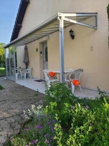 a patio with a table and chairs and a table and chairs at Le marguette in Poivres