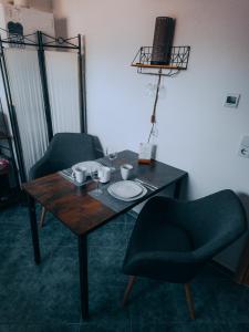 a table and a chair with a plate on it at Ferienwohnung Nauen in Nauen