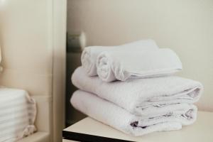 a stack of towels sitting on a table in a bathroom at Central Park Apartment 4 Guests in Chişinău +40 photos