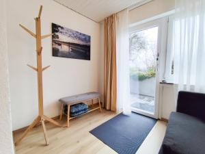 a living room with a cross and a bench at Ferienwohnung Iris in Radolfzell am Bodensee