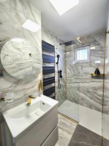 a bathroom with a white sink and a shower at Casa Darius 1 in Alexandria