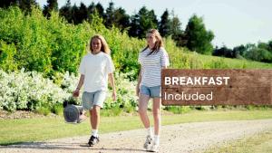 two girls walking past a sign at a park at Krusmølle Glamping in Aabenraa