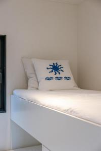 a white pillow sitting on top of a bed at Houseboat-Oostende in Ostend