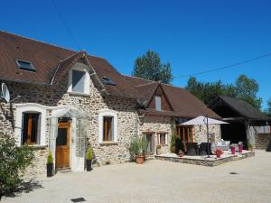 a stone house with a patio in front of it at Villas de Leypinas B&B in Saint-Pardoux-Corbier