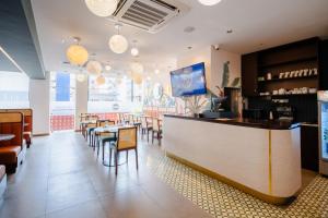 a restaurant with a bar and tables and chairs at MK Colombo in Colombo