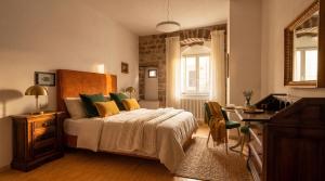 a bedroom with a bed and a desk and a desk at Roberto Historic House in Gubbio