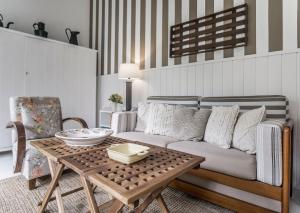 a living room with a couch and a table at Casa Vitoriana in Ponta Delgada