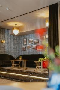 a lobby of a hotel with chairs and tables at Hotel Cristal Park in Tarnów