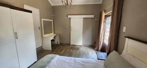 a bedroom with a bed and a desk and a window at Westbrook Hideaway in Westbrook