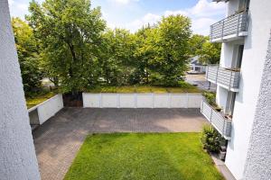 anterior view of a yard with a fence and grass at Quiet & Modern Studio near Tram & River Lech in Augsburg