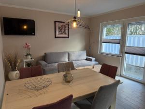 a living room with a table and a couch at Ferienhaus Pirat Störtebeker Dangast in Dangast