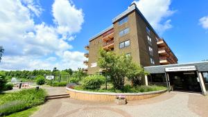 a tall brick building with a building at Lakeside Lodge mit Seeblick am Kranichsee in Goslar