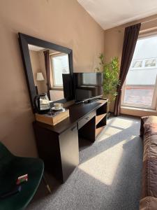 a hotel room with a desk with a mirror at Hotel Aqua Żyrardów in Żyrardów