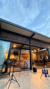 a view of a patio with two chairs and a table at Belvedere Suite Campestre in Alcalá