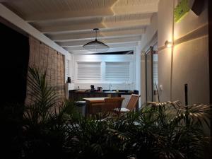 a living room with a kitchen with a table and chairs at Zion in Capesterre