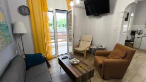 a living room with a couch and a table at House with a pool, 2' from the beach in Kineta