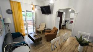 a living room with a couch and a table at House with a pool, 2' from the beach in Kineta