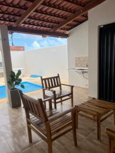 a living room with two chairs and a table at Casa Tito in Cascavel
