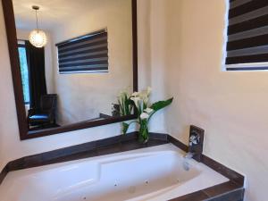 เตียงในห้องที่ Hotel Boutique Rancho San Jorge +88 ภาพ