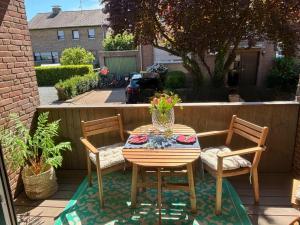 a table and two chairs on a patio at Top Apartment in Kranenburg - central & quiet - terrace and large windows - incl parking, fast WiFi, Box-Spring bed, washer & dryer, Netflix in Kranenburg +28 photos