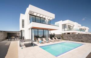 a villa with a swimming pool and a house at OCEANIQUE by Buenavilla in Tías