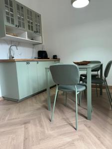 a kitchen with a table and chairs in a kitchen at Piazza Sant'Agostino Rooms in Bagnoregio