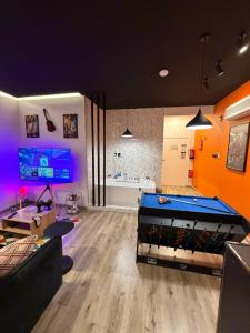 a living room with a pool table in it at شقة فاخرة بجاكوزي وبلياردو دخول ذاتي in Hail