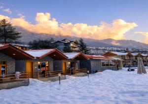 a resort in the snow with snow covered premises at Flora Hills Manali in Jagatsukh