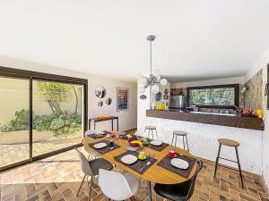 a kitchen and dining room with a table and chairs at Villa La Maison du Midi by Interhome in Saint-Aygulf +29 photos