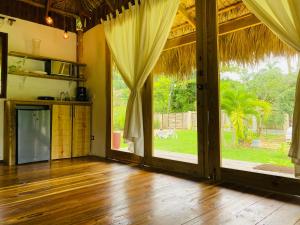 an open living room with doors to a garden at Palmeras del valle in La Majagua