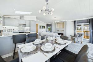 a kitchen and living room with a table and chairs at Host & Stay - Marble Lodge in Beverley
