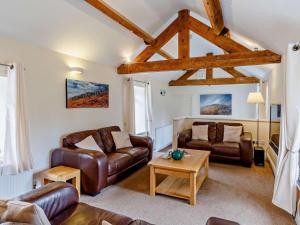a living room with leather couches and a table at 3 Bed in Eyam oc-pk835 in Eyam
