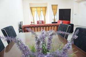 Χώρος καθιστικού στο Warisan Indah Homestay KLIA 1 Melayu sahaja