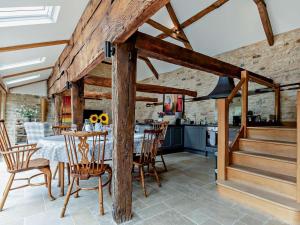a kitchen and dining room with a table and chairs at 2 Bed in Broadway oc-62262 in Broadway