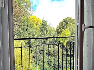 an open window with a view of a forest at 5 Mins to Train Station - Free Parking - DisneyLand - Escapade Perchée in Pomponne +7 photos