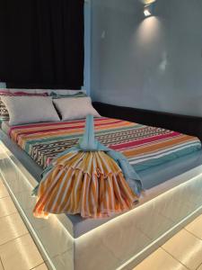 a bed with a shell on top of it at Studio Lipstick in Saly Portudal +21 photos