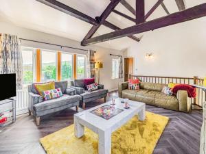 a living room with couches and a coffee table at 4 Bed in Skipton oc-89095 in Starbotton
