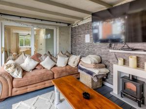 a living room with a couch and a fireplace at 5 Bed in Pershore oc-91349 in Peopleton