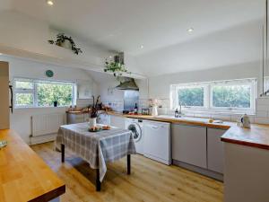 a kitchen with a table and a dishwasher at 3 Bed in Pershore oc-92975 in Eckington +21 photos