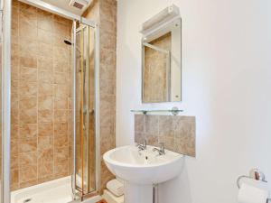 a bathroom with a sink and a shower at 2 Bed in Malmesbury oc-91453 in Malmesbury +18 photos