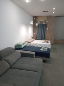 a living room with a bed and a couch at Apto Candelária in Rio de Janeiro