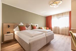 a bedroom with two beds and a window at Starzel Rooms in Alling